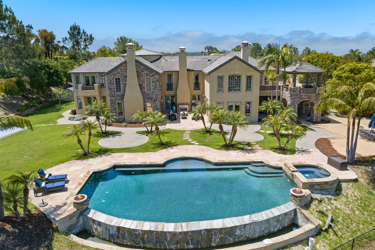 Why Del Mar Mesa is the Ideal Choice for Families Seeking Larger Homes?